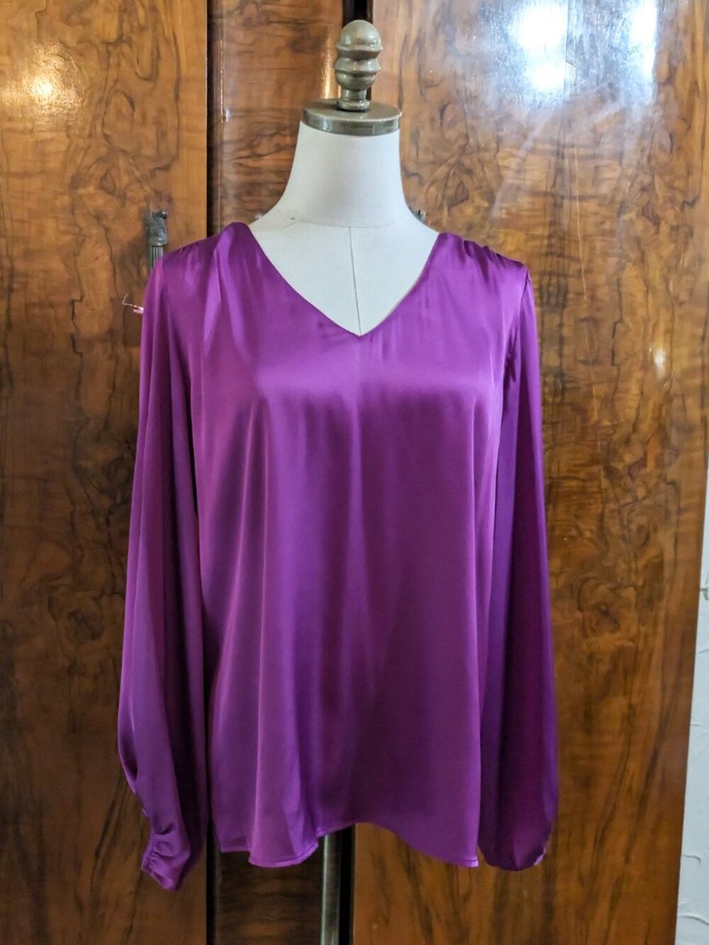 Boston Proper V-Neck Charmeuse Blouse M Solid Purple Satin Career Luxurious - Picture 2 of 7